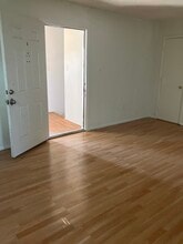 8405 Trumbull Ave SE, Unit D in Albuquerque, NM - Building Photo - Building Photo