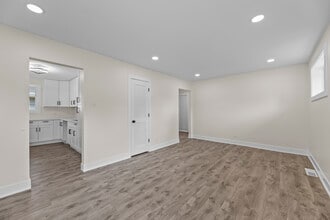 17157 Chicago Ave in Lansing, IL - Building Photo - Building Photo