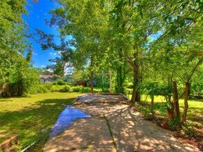 1017 N Broadway Ave in Shawnee, OK - Foto de edificio - Building Photo