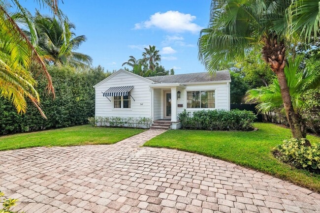 240 Almeria Rd in West Palm Beach, FL - Building Photo - Building Photo