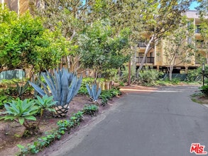 3113 Raintree Cir, Unit 3113 in Culver City, CA - Foto de edificio - Building Photo