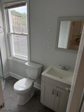 25 Pine St in Verona, NJ - Building Photo - Building Photo