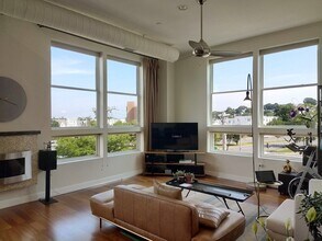 10 Ocean Ave in Revere, MA - Building Photo - Building Photo