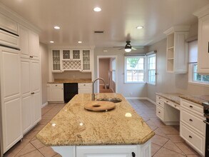 5523 Ranchito Ave in Los Angeles, CA - Building Photo - Building Photo
