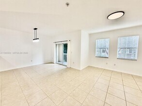 11503 NW 89th St in Doral, FL - Foto de edificio - Building Photo