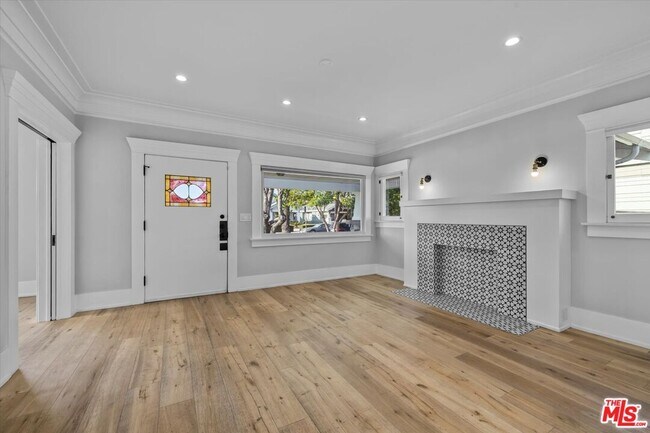 1828 W 43rd Pl in Los Angeles, CA - Foto de edificio - Building Photo