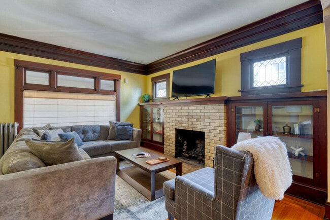 2034 NE Flanders St in Portland, OR - Building Photo - Building Photo