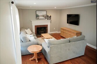 68 Elm St, Unit Apt 102 in Woburn, MA - Building Photo - Building Photo