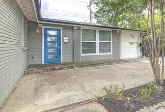 1311 Westmoor Dr in Austin, TX - Building Photo - Building Photo