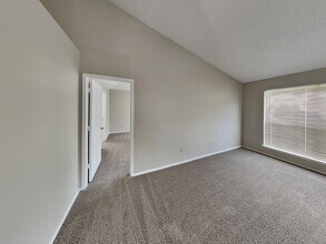 221 Seegers Dr in Arlington, TX - Building Photo - Building Photo