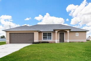1718 SW 12th Terrace in Cape Coral, FL - Building Photo