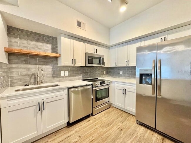 property at 2402 W Azeele St
