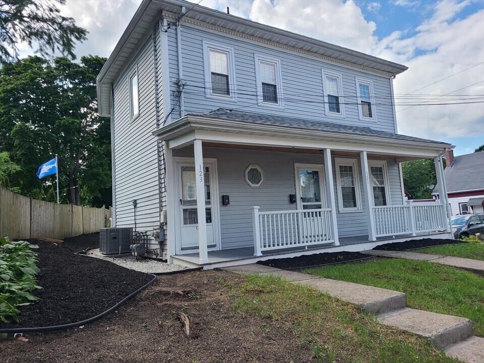 123 Front St-Unit -2 in Weymouth, MA - Building Photo
