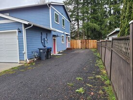 420 N 16th St in Elma, WA - Building Photo