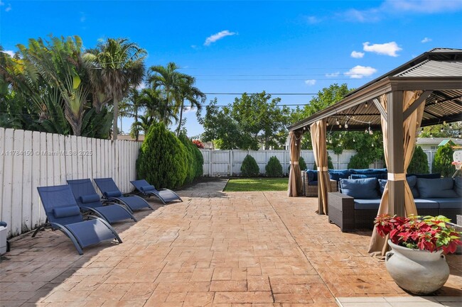 4306 Johnson St in Hollywood, FL - Building Photo - Building Photo