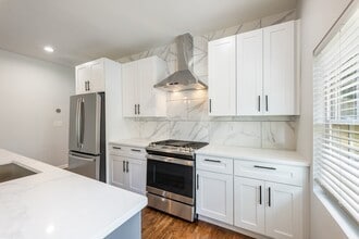 1260 Hartford Ave SW in Atlanta, GA - Foto de edificio - Building Photo