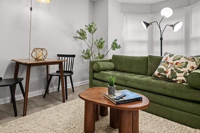 149 E Main St in Clinton, CT - Building Photo - Building Photo