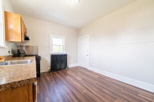 426 W Peach St in Vineland, NJ - Building Photo