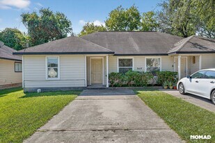 2410 Morning Glory Dr in Pasadena, TX - Building Photo