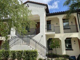15114 Palmer Lake Cir in Naples, FL - Building Photo