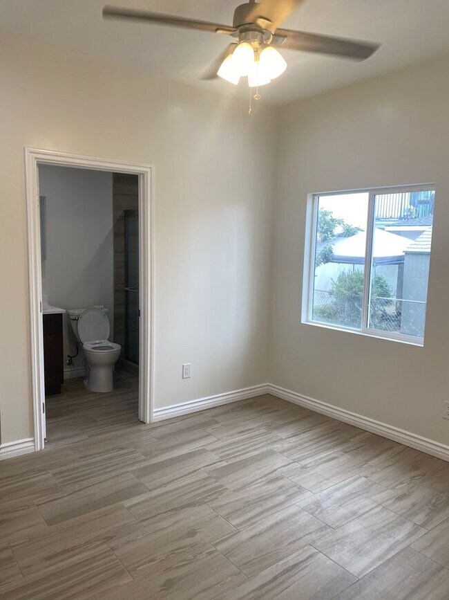 6427 Corona Ave in Bell, CA - Building Photo - Building Photo
