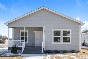 1950 E Maddox Ave in Fort Worth, TX - Building Photo