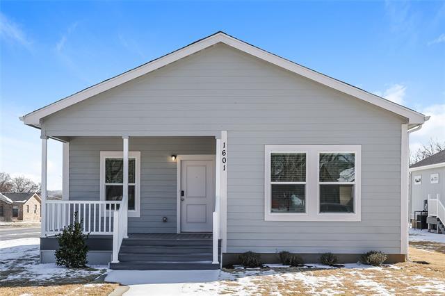 property at 1950 E Maddox Ave