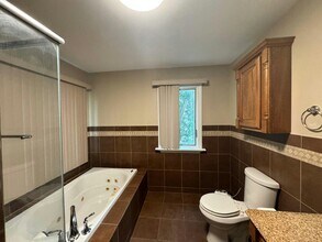 25392 Surrey Ln in Farmington Hills, MI - Building Photo - Building Photo