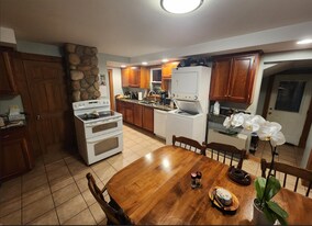 98 River St, Unit Floor 2 in Greenfield, MA - Building Photo