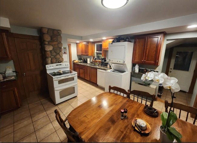 98 River St, Unit Floor 2