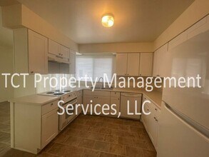 1075 E Minton Dr in Tempe, AZ - Building Photo - Building Photo