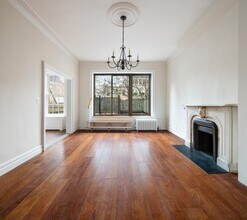 127 E 69th St, Unit 4 in New York, NY - Building Photo - Building Photo