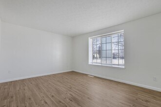 874 Hilton Dr in Reynoldsburg, OH - Building Photo - Building Photo