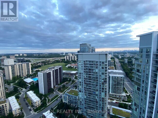 70 Forest Manor Rd in Toronto, ON - Building Photo - Building Photo