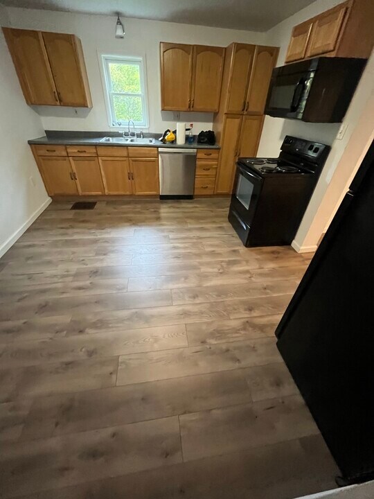 584 Main St, Unit 584 in Irwin, PA - Foto de edificio