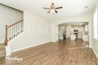 529 S Fortune Way in Dallas, GA - Foto de edificio - Building Photo