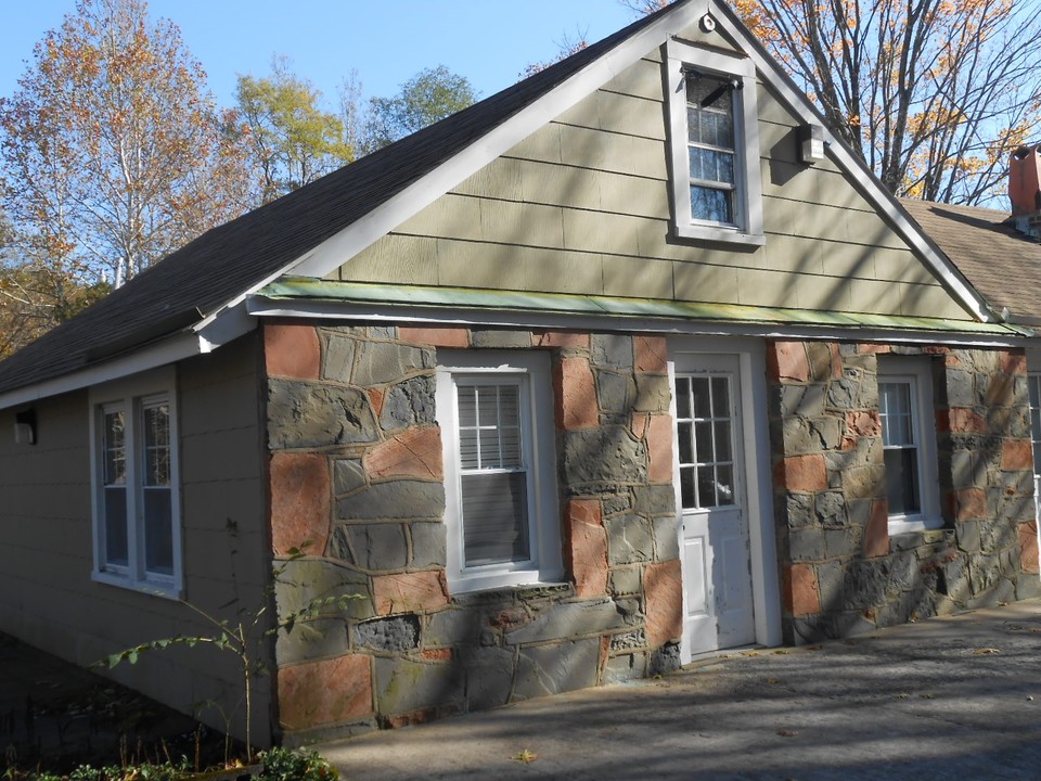 Lombardi in West Park, NY - Building Photo