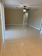 104 E Del Mar Blvd in Laredo, TX - Building Photo - Building Photo
