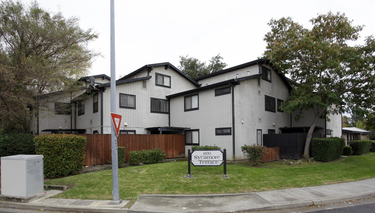 Sycamore Tella in Davis, CA - Building Photo