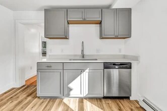 151 South St, Unit Apartment 1 in Gorham, ME - Foto de edificio - Building Photo