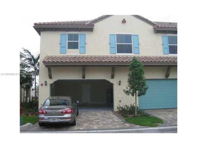 2944 St Thomas Dr in Hollywood, FL - Building Photo - Building Photo