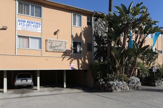 The Hobart Riviera Apartments in Los Angeles, CA - Foto de edificio - Building Photo