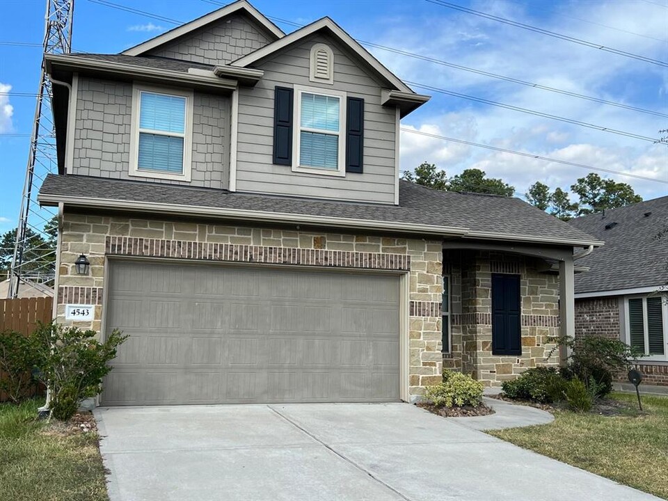 4543 Overlook Bend Dr in Spring, TX - Foto de edificio