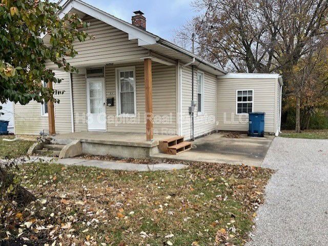 706 W Johnson St in Collinsville, IL - Foto de edificio - Building Photo