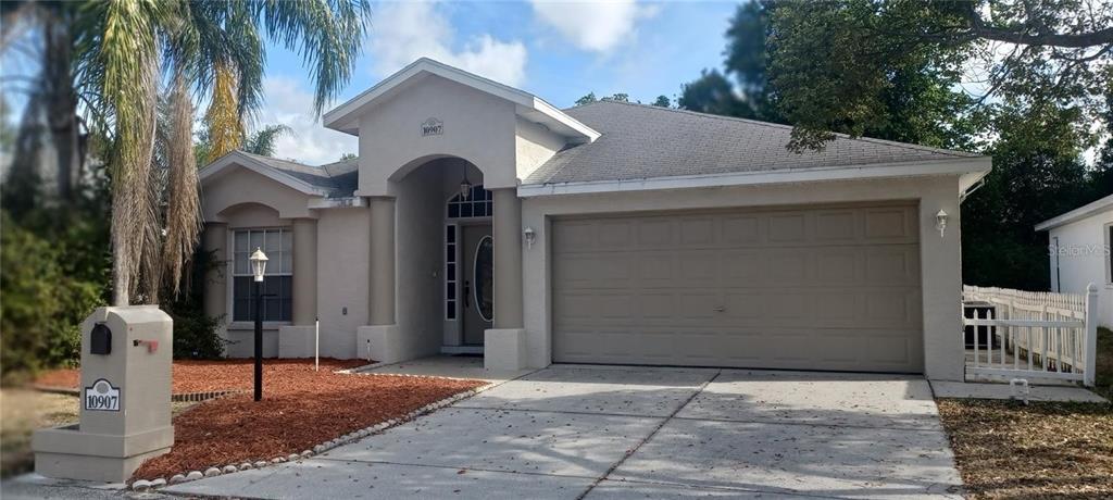 10907 New Brighton Ct in New Port Richey, FL - Building Photo