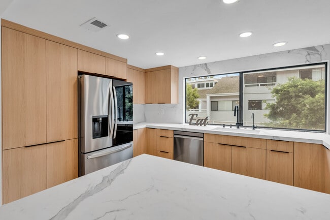 2 Encore Ct, Unit 248 in Newport Beach, CA - Building Photo - Building Photo