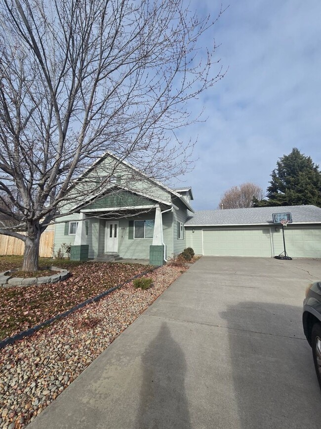 property at 6315 Metro St