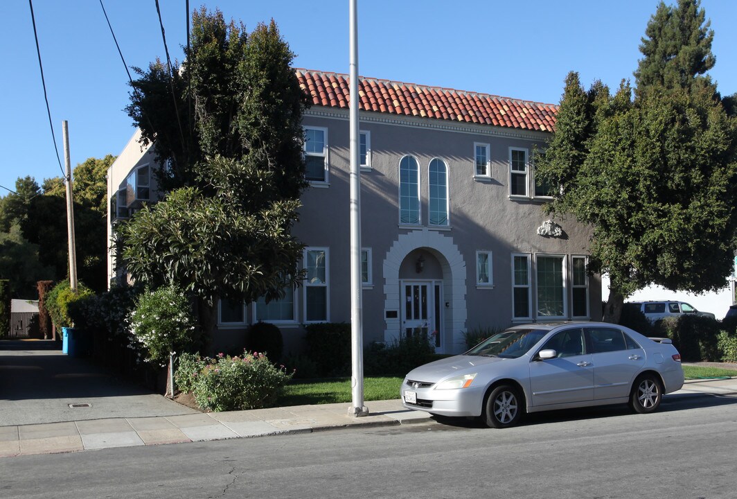 121 Tilton Ave in San Mateo, CA - Building Photo