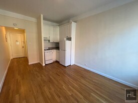 WEST 72 STREET in New York, NY - Building Photo