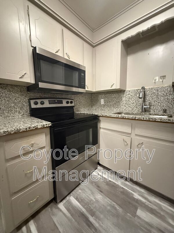 1737 S Peoria Ave in Tulsa, OK - Foto de edificio - Building Photo